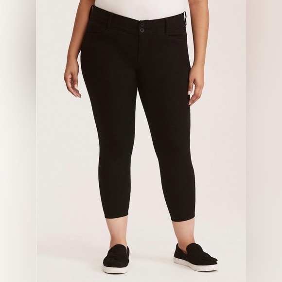 NEW Torrid Mid Rise Twill Skinny Trouser Pant Black Wash Women's - Main Image